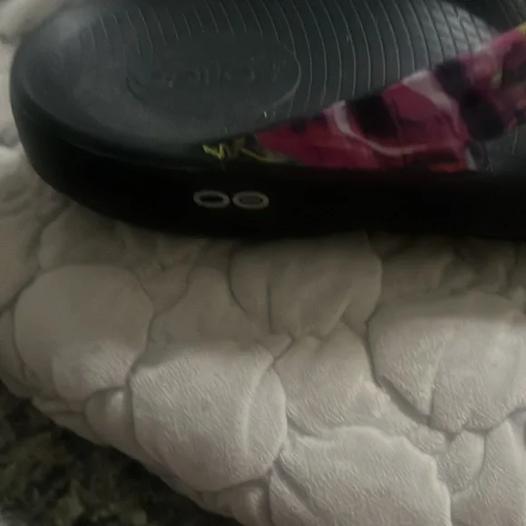 Oofas Colorful Abstract Flip Flops - Picture 3 of 4